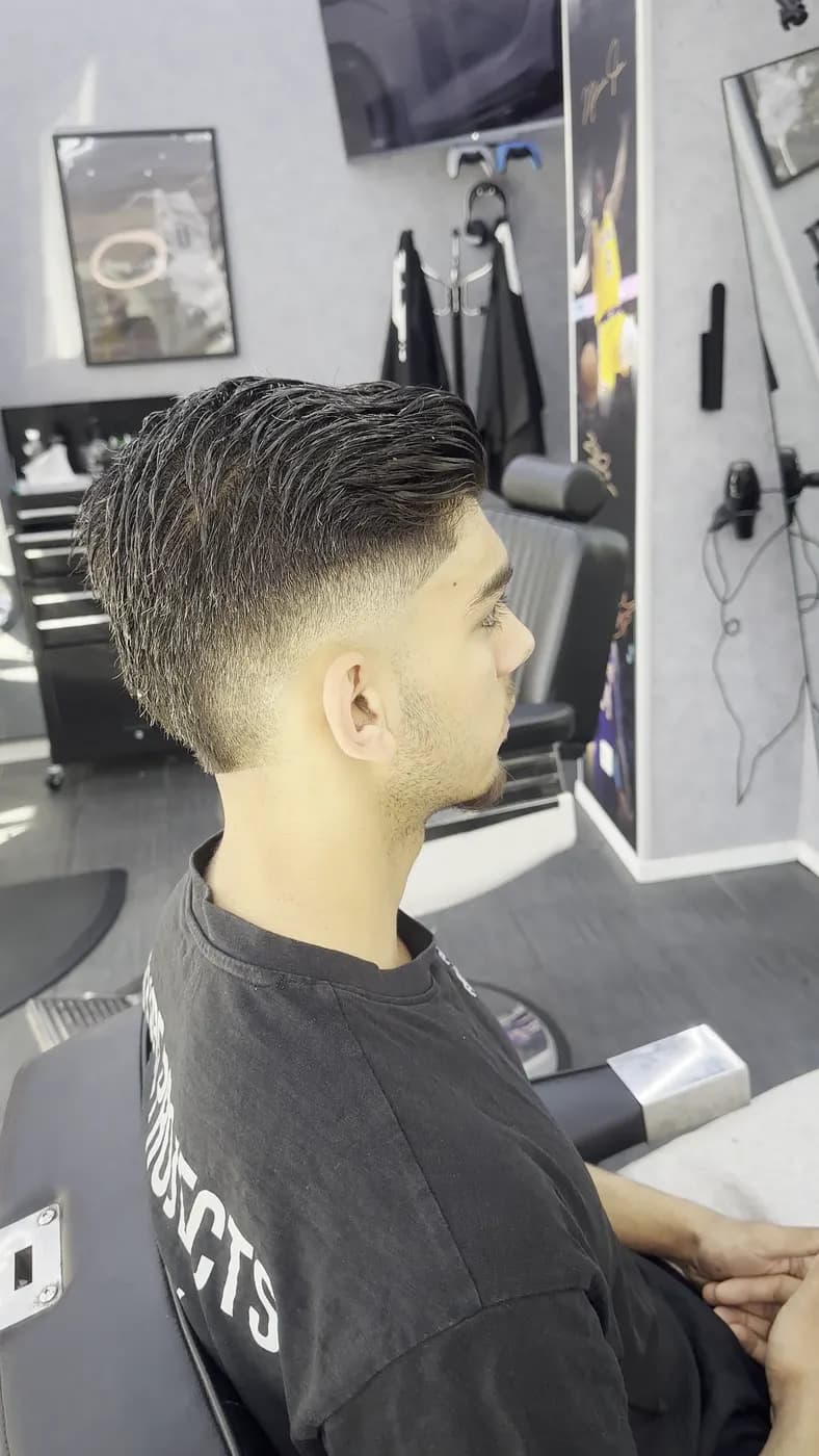 Quiff — Mid Fade